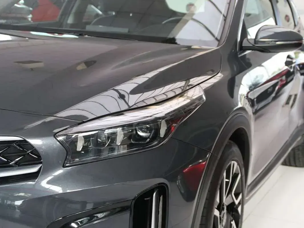 Usado Kia XCeed 101 CV (74 kW) 2024 Gris SUV