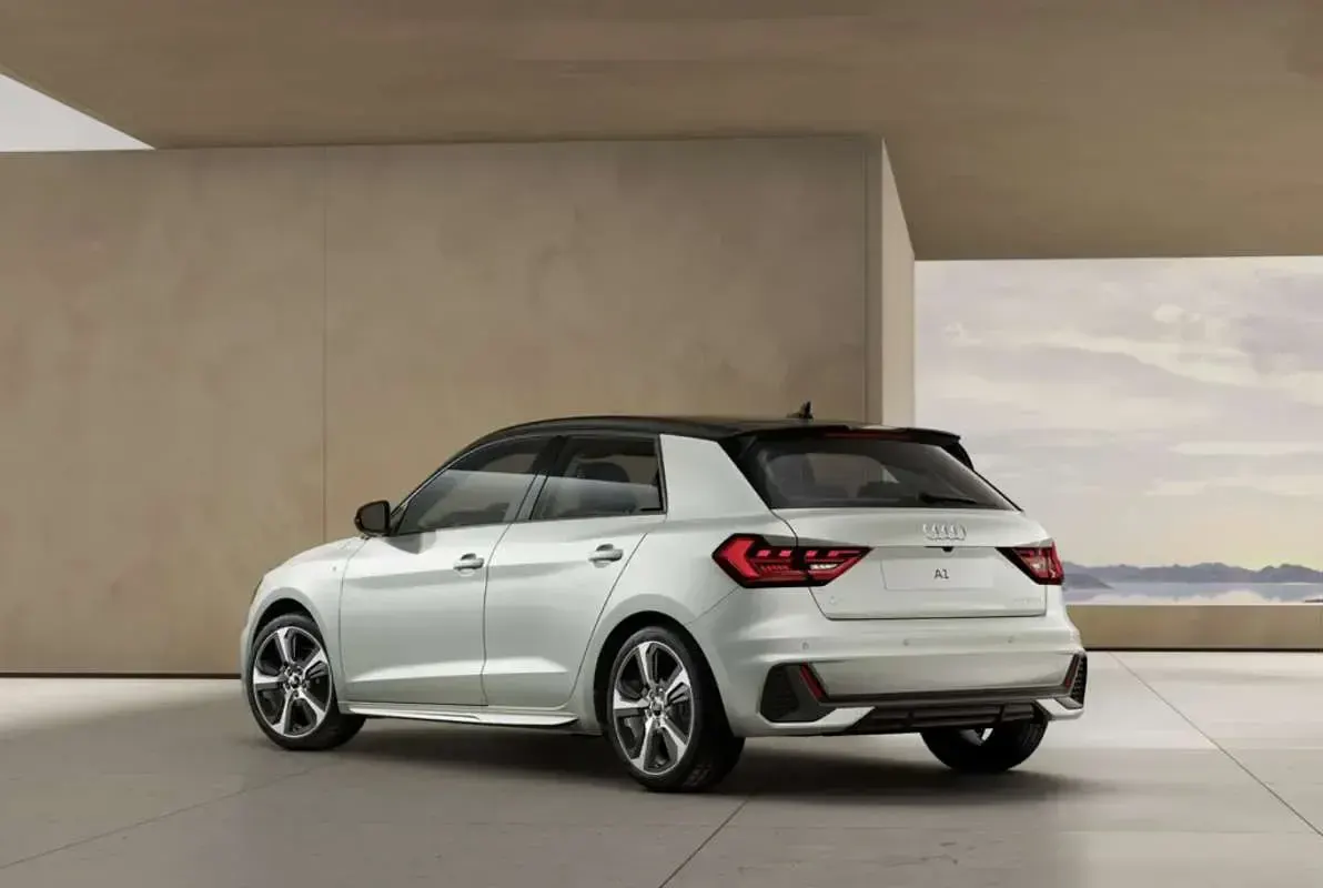 Nuevo Audi A1 Sportback 116 CV (85 kW) 2026 Plateado Utilitario