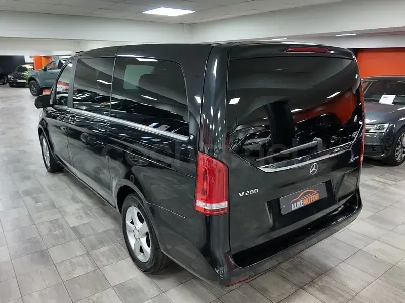 Usado Mercedes V250 Avantgarde 190 CV (139 kW) 2014 Negro Monovolumen
