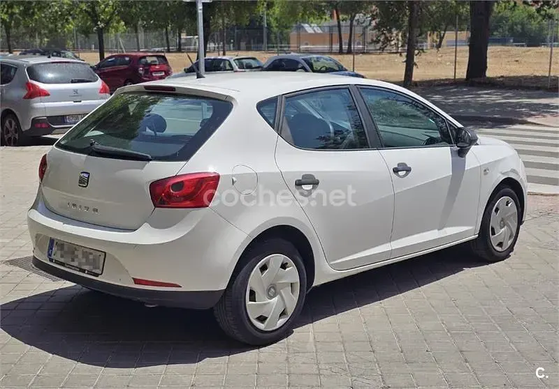 Usado Seat Ibiza Style 85 CV (62 kW) 2011 Blanco Berlina