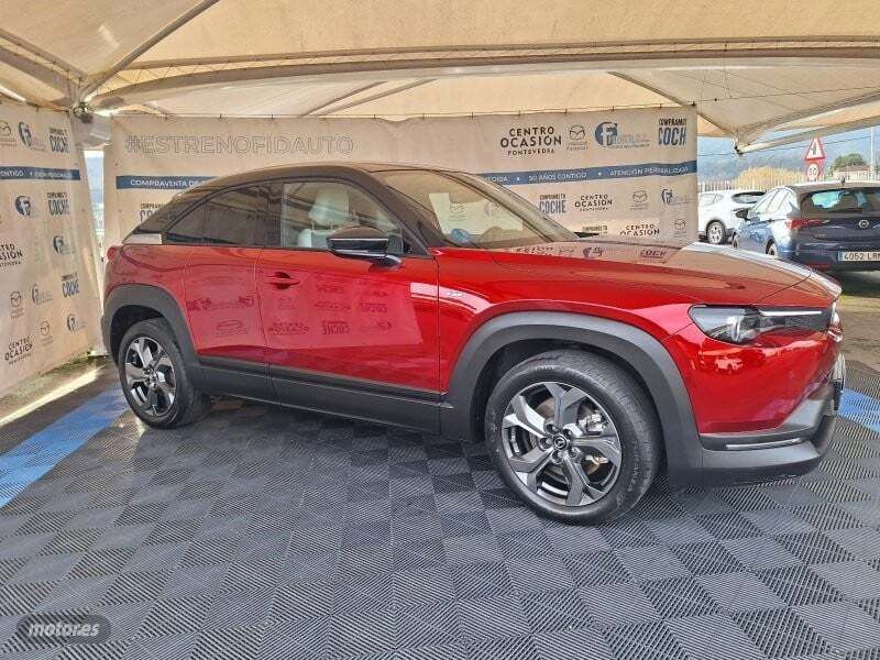 Rojo Usado 2023 Mazda MX30 Makoto SUV | 21.900 € (Precio justo) - Imagen 1/4