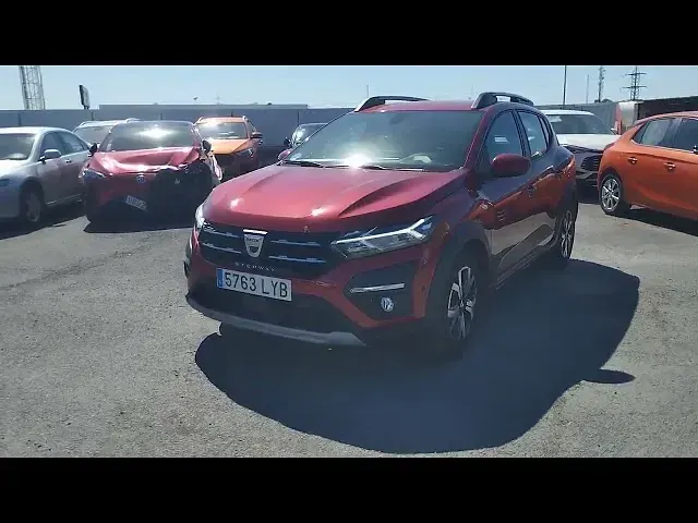 Usado Dacia Sandero Comfort 101 CV (74 kW) 2022 Rojo Utilitario