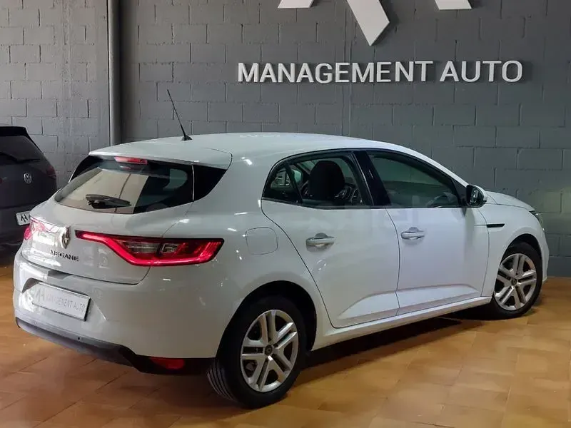 Usado Renault Mégane IV Business 115 CV (84 kW) 2019 Blanco Berlina