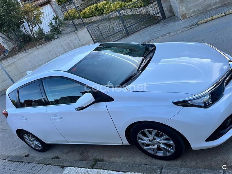 Blanco Usado 2017 Toyota Auris Active Berlina | 10.990 € (Buen precio) - Imagen 1/4