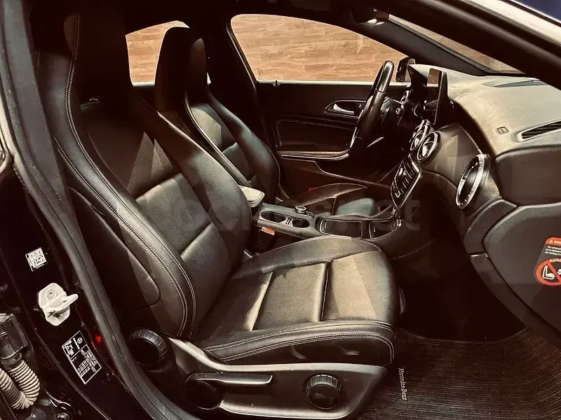 Usado Mercedes CLA220 177 CV (130 kW) 2016 Azul Berlina