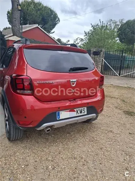 Używany Dacia Sandero 90 KM (66 kW) 2018 Czerwony Sedan/Limuzyna