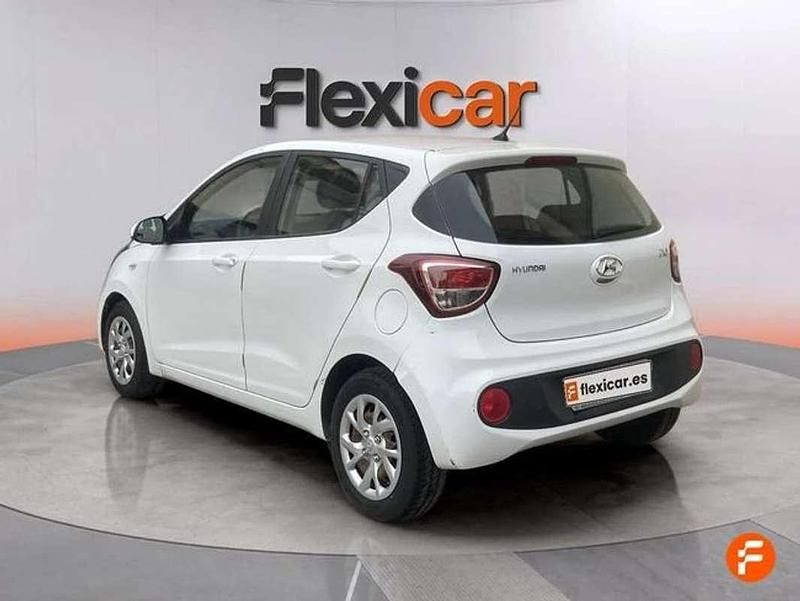 Usado Hyundai i10 67 CV (49 kW) 2016 Blanco Utilitario