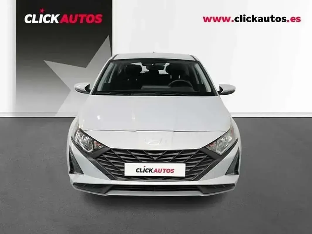 Usado Hyundai i20 79 CV (58 kW) 2025 Gris Utilitario