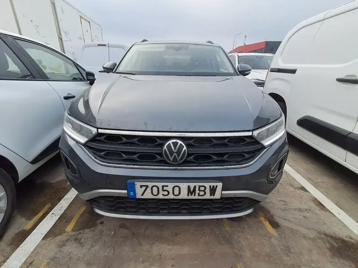 Usado VW T-Roc Life 116 CV (85 kW) 2022 Gris SUV