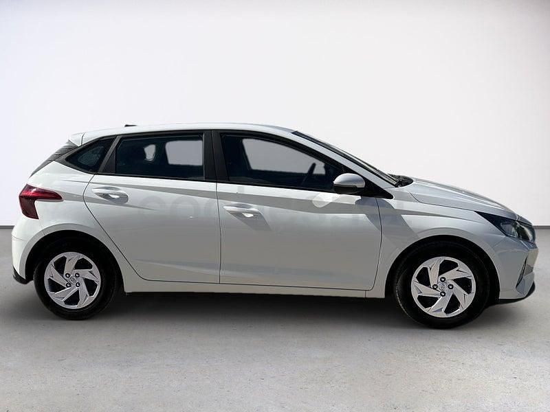 Usado Hyundai i20 100 CV (73 kW) 2022 Blanco Berlina