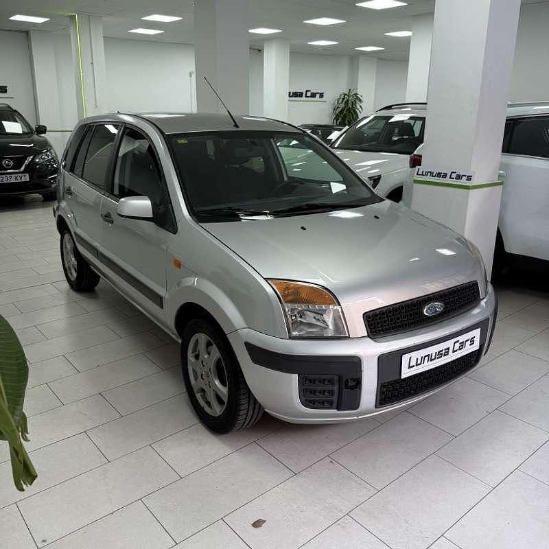 Usado Ford Fusion Futura 68 CV (50 kW) 2009 Gris / plata Utilitario