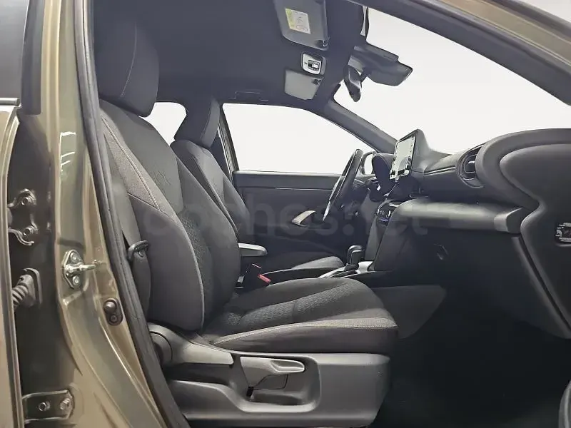 Usado Toyota Yaris Cross Active 116 CV (85 kW) 2024 Blanco SUV