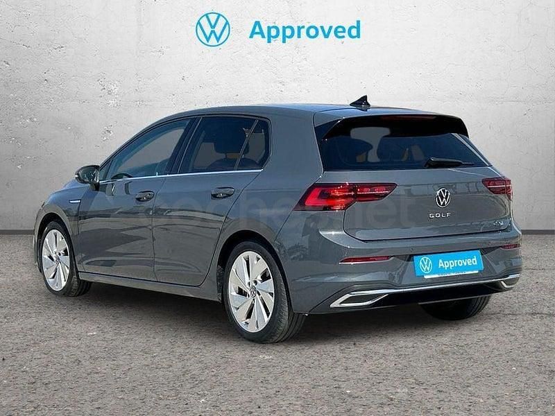 Usado VW Golf VIII Style 150 CV (110 kW) 2021 Gris / plata Berlina