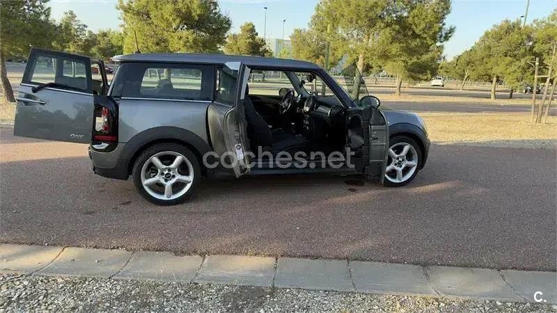 Usado Mini One Clubman 95 CV (69 kW) 2010 Gris / plata Familiar