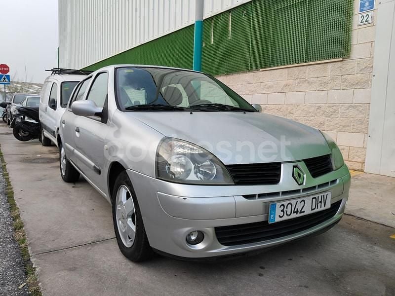 Gris / plata Usado 2005 Renault Clio II Berlina | 3300 € (Precio justo) - Imagen 1/4