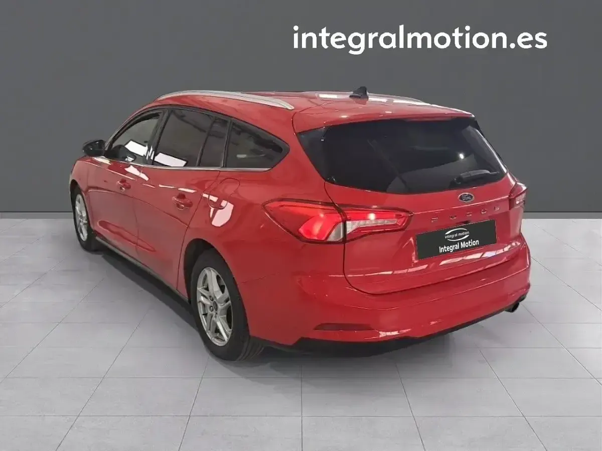 Usado Ford Focus Trend+ 119 CV (87 kW) 2022 Rojo