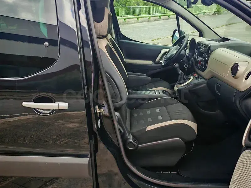 Usado Citroën Berlingo XTR 114 CV (83 kW) 2015 Negro Monovolumen