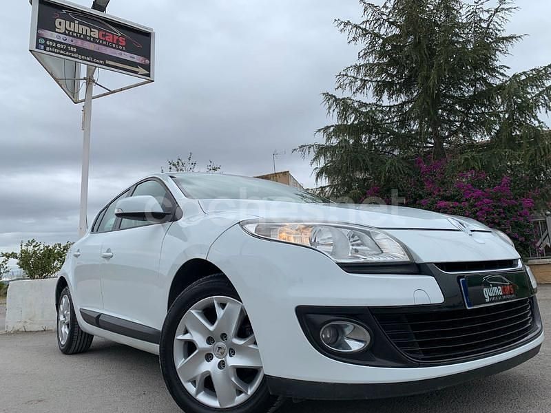 Blanco Usado 2012 Renault Mégane III Dynamique Berlina | 6900 € (Precio justo) - Imagen 1/4