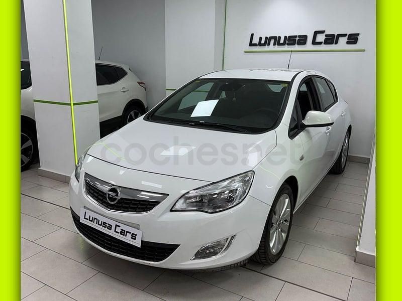 Usado Opel Astra Enjoy 115 CV (84 kW) 2010 Blanco Berlina