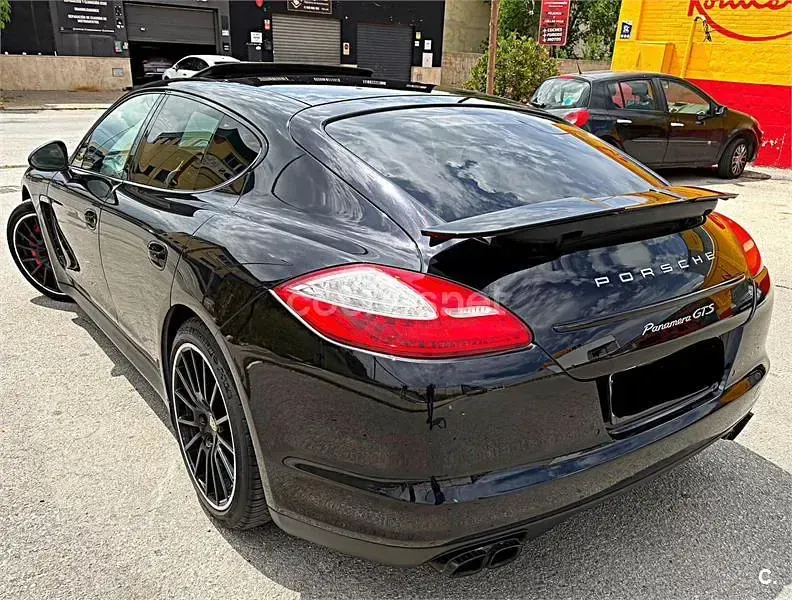Käytetty Porsche Panamera 430 HP (316 kW) 2013 Musta Viistoperä