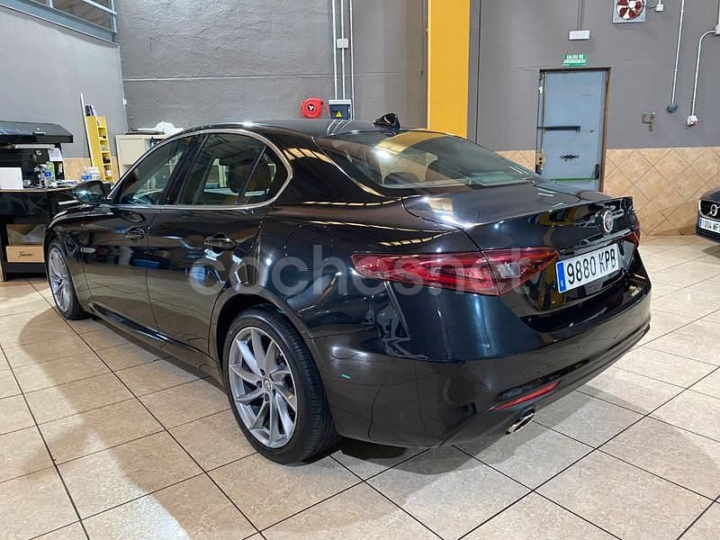Usado Alfa Romeo Giulia Super 150 CV (110 kW) 2018 Negro Berlina