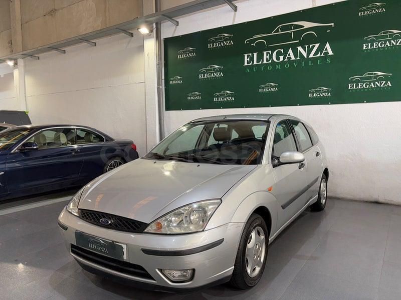 Gris / plata Usado 2003 Ford Focus Trend Berlina | 2500 € (Precio justo) - Imagen 1/4