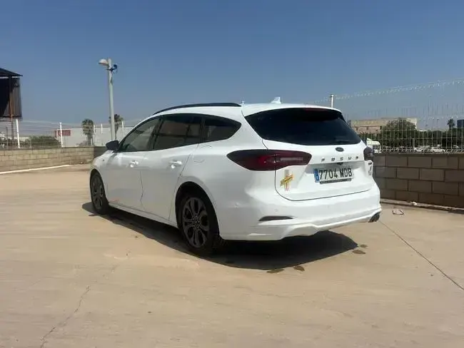 Usado Ford Focus ST-Line 155 CV (114 kW) 2022 Blanco Familiar