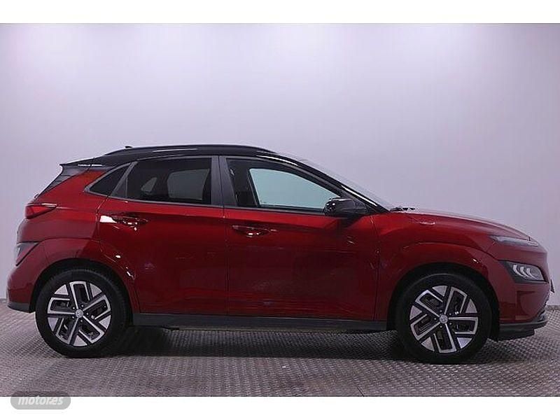 Usado Hyundai Kona Style 150 kW (204 CV) 2023 Sunset red (perlado) SUV