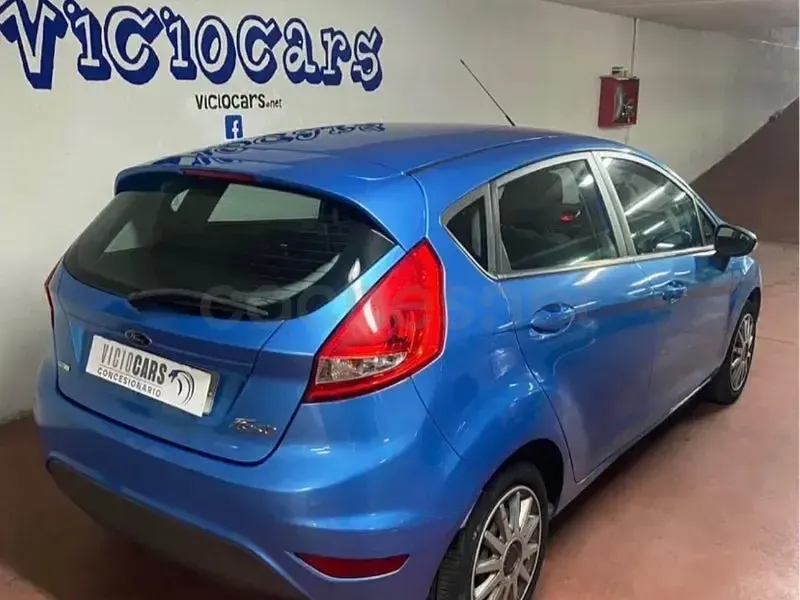 Usado Ford Fiesta Trend 68 CV (50 kW) 2009 Azul Berlina