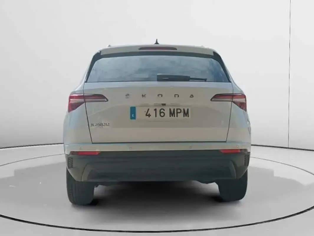 Usado Skoda Karoq Selection 116 CV (85 kW) 2024 Blanco SUV