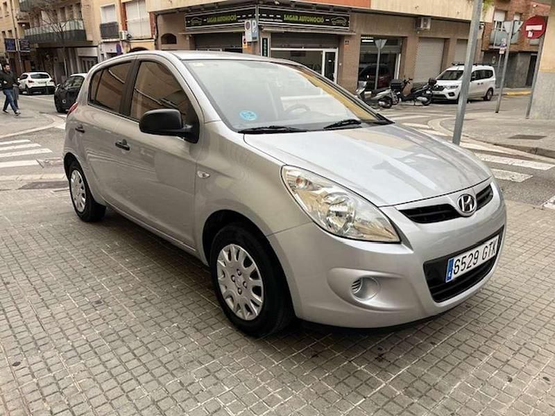 Usado Hyundai i20 Classic 77 CV (56 kW) 2010 Gris Utilitario