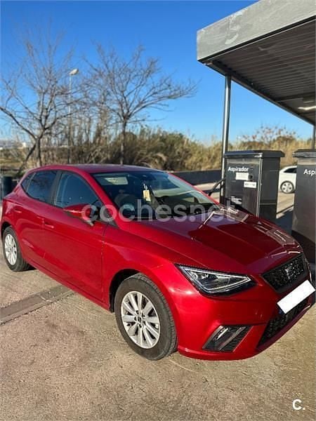 Usado Seat Ibiza Style Plus 110 CV (80 kW) 2022 Rojo Utilitario