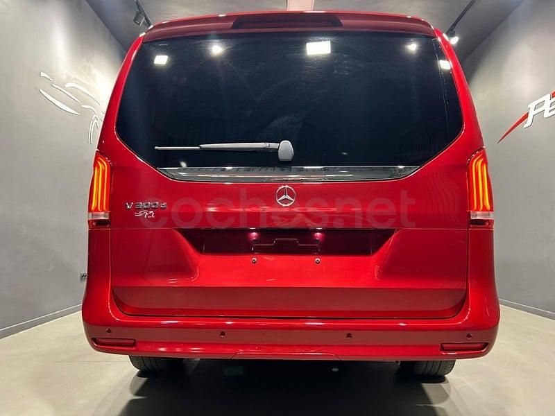 Usado Mercedes V300 Avantgarde 239 CV (175 kW) 2022 Granate Monovolumen