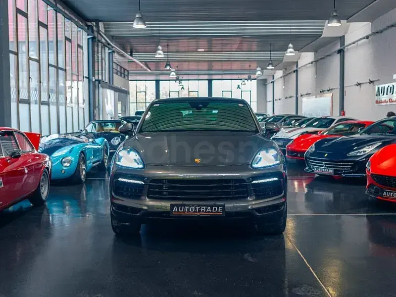 Usado Porsche Cayenne 440 CV (323 kW) 2019 Gris / plata SUV
