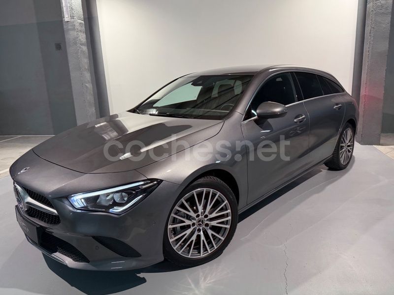 Gris / plata Usado 2022 Mercedes CLA200 Shooting Brake Familiar | 27.500 € (Buen precio) - Imagen 1/4