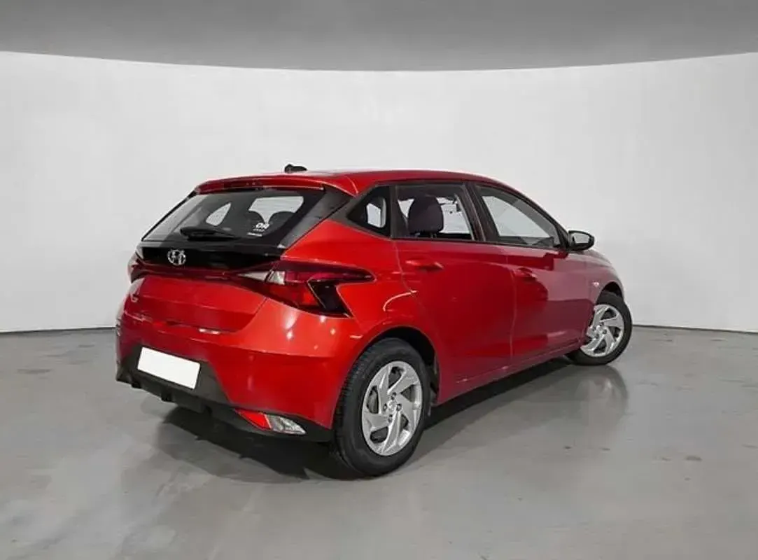 Usado Hyundai i20 84 CV (61 kW) 2022 Rojo Utilitario