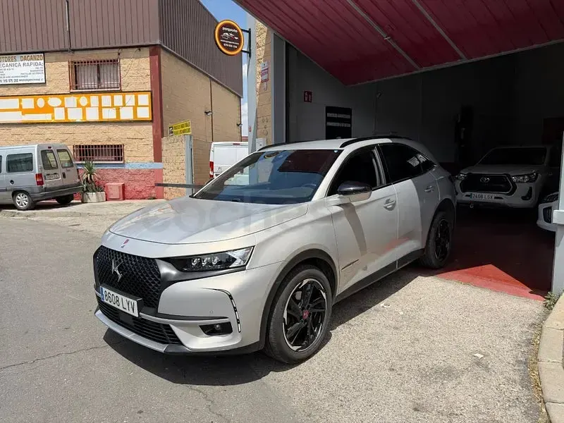 Usado DS Automobiles DS7 Crossback 130 CV (95 kW) 2022 Gris / plata SUV