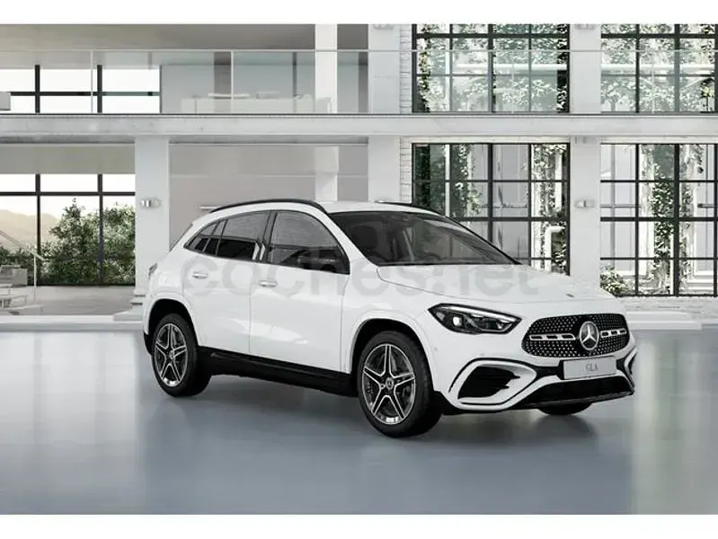Usado Mercedes GLA220 190 CV (139 kW) 2024 Blanco polar SUV