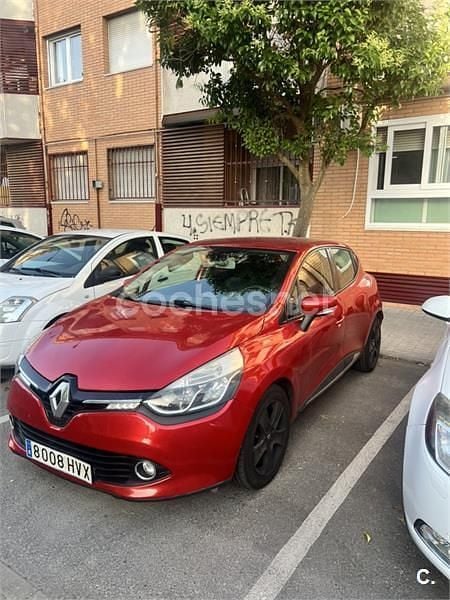 Usado Renault Clio IV Dynamique 90 CV (66 kW) 2014 Rojo Berlina