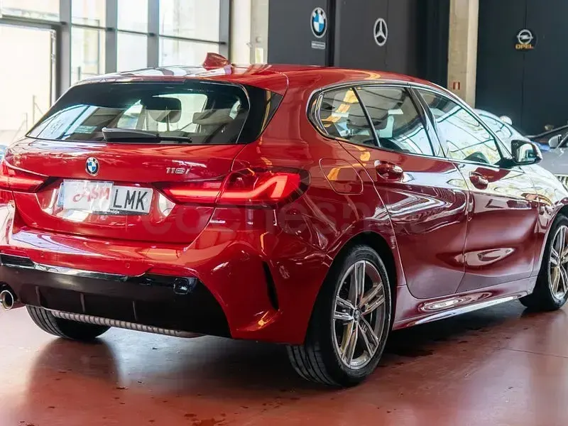 Usado BMW 118 M Sport 136 CV (100 kW) 2021 Rojo Utilitario