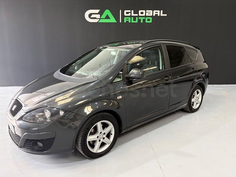 Usado Seat Altea XL Ecomotive 105 CV (77 kW) 2010 Negro Monovolumen