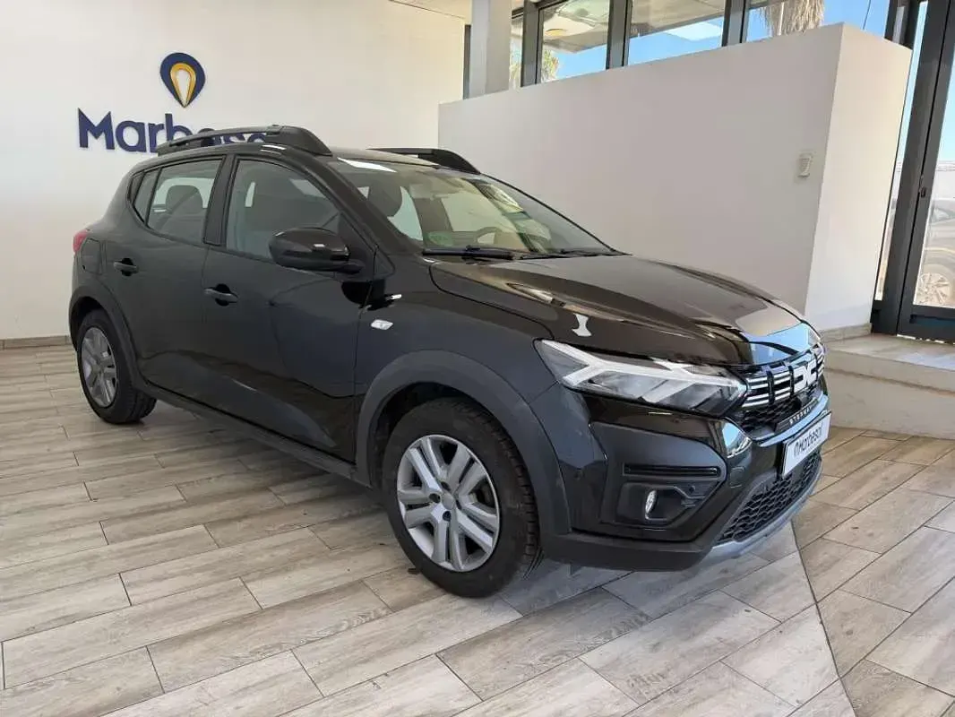Usado Dacia Sandero Expression 91 CV (66 kW) 2023 Negro Utilitario