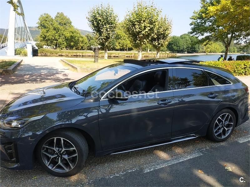 Usado Kia ProCeed GT-Line 140 CV (102 kW) 2019 Gris / plata Familiar