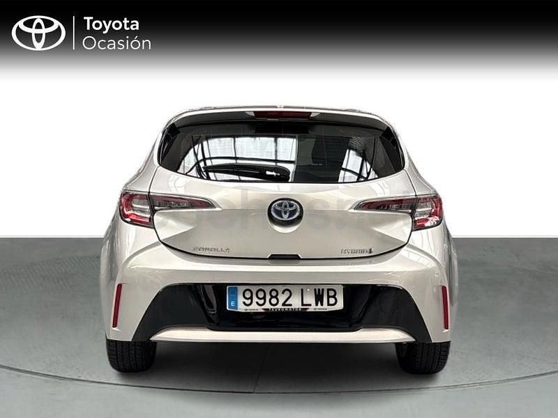 Usado Toyota Corolla Active 122 CV (89 kW) 2022 Gris / plata Berlina