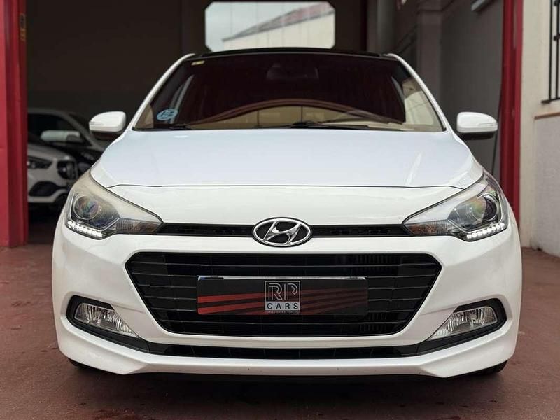 Usado Hyundai i20 Style 120 CV (88 kW) 2016 Blanco Utilitario