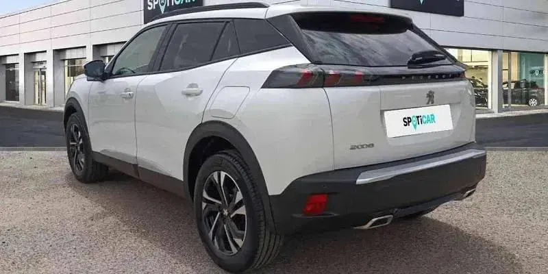 Usado Peugeot 2008 Allure 131 CV (96 kW) 2020 Blanco SUV
