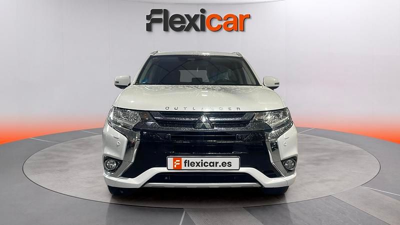 Usado Mitsubishi Outlander P-HEV 203 CV (149 kW) 2017 Blanco SUV