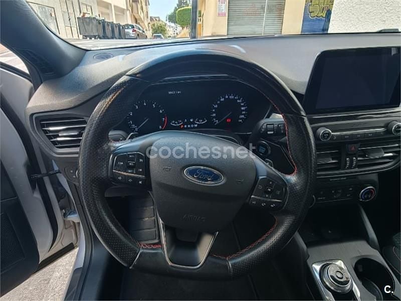 Używany Ford Focus ST-Line 125 KM (91 kW) 2019 Biały Sedan/Limuzyna