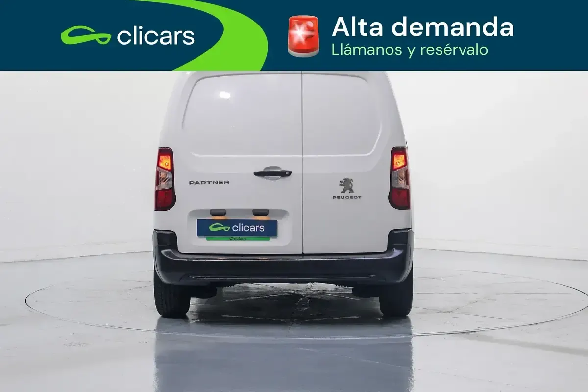 Usado Peugeot Partner Premium 100 CV (73 kW) 2022 Blanco Monovolumen
