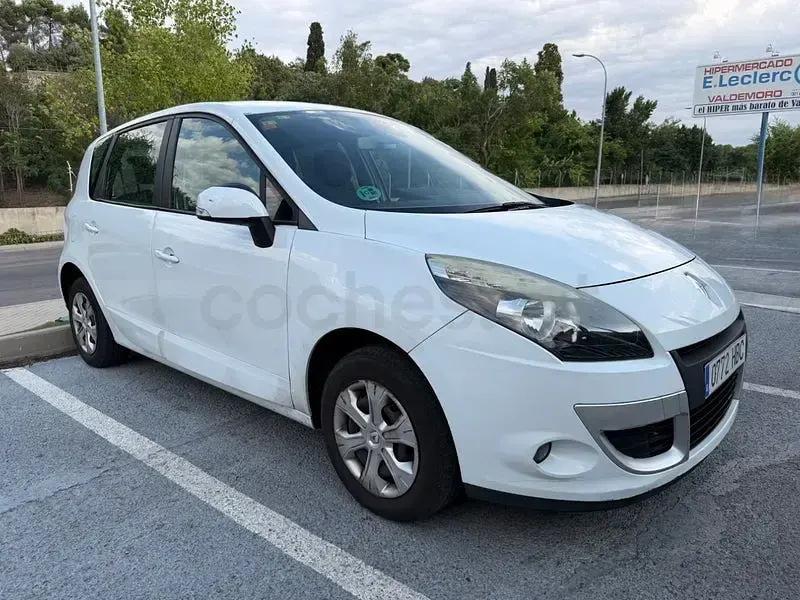 Usado Renault Scénic III 110 CV (80 kW) 2010 Blanco Monovolumen